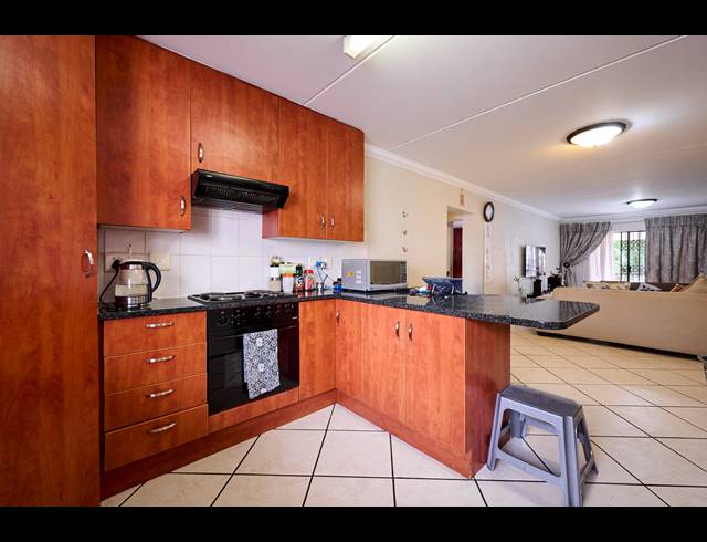 2 BEDROOM APARTMENT FOR SALE IN SUNNINGHILL